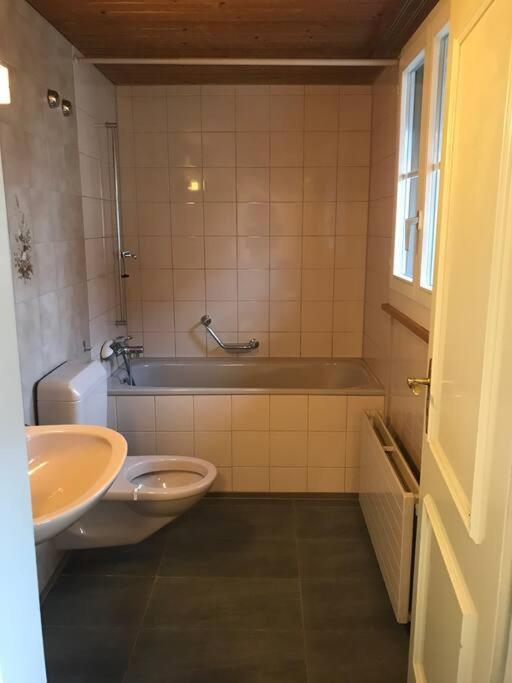 Simple Flat 72 M2 In The Centre Of Burgdorf With Private Parking Apartment Exterior photo